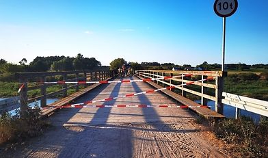 most, pożar, dojazd, łąki, pokos, wizna