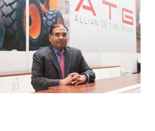 Yogesh Mahansaria (z lewej), założyciel i dyrektor generalny grupy Alliance Tire