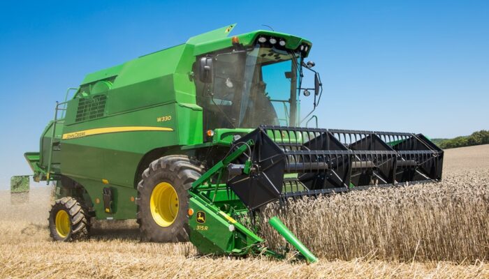 John Deere 6215R