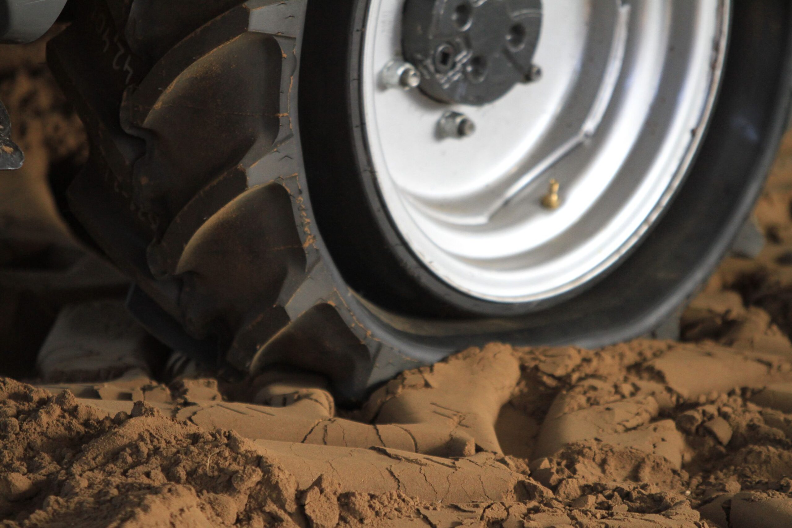 wypadki na polu, dziecko pod kołami traktora, Łyśniewo Sierakowickie, powiat kartuski