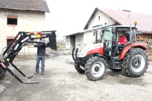 Steyr Kompakt 4055S z ładowaczem