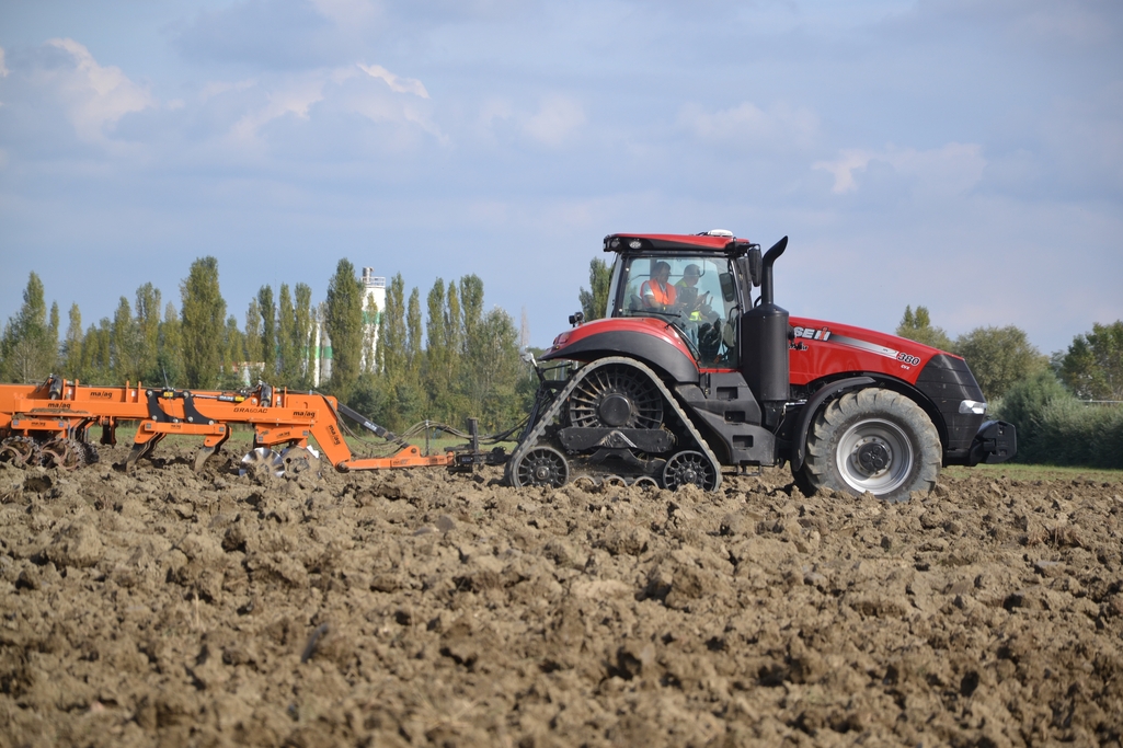 Case IH Magnum 380 CVX Rowtrac