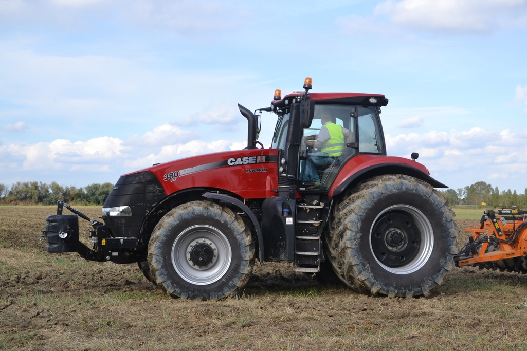 Case IH Magnum 380 CVX Rowtrac