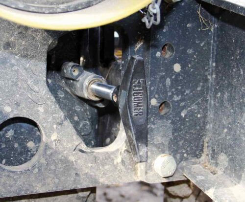 ustawianie prędkości obrotowej dźwignią w wozie Metal-Fach