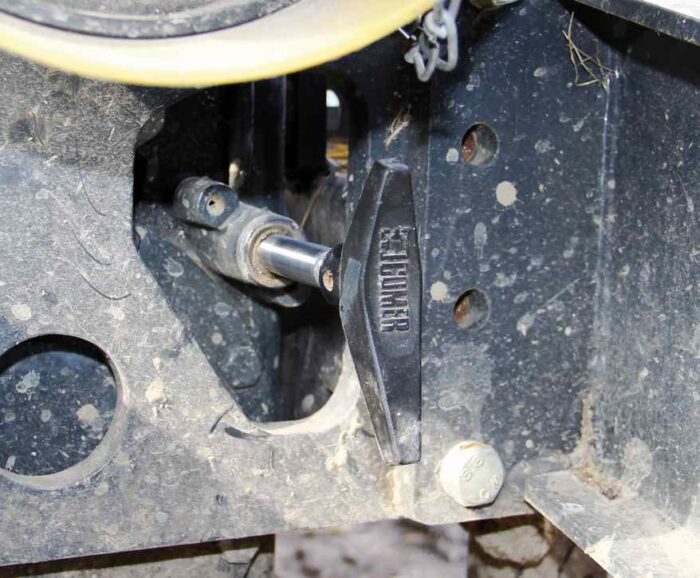 ustawianie prędkości obrotowej dźwignią w wozie Metal-Fach