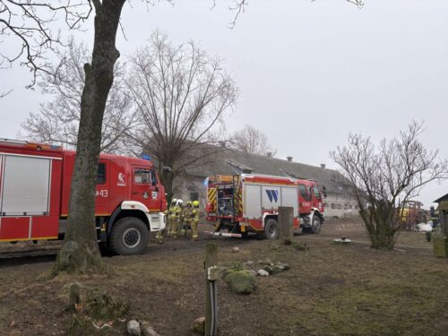 pożar, obora, ładowarka, pożar ładowarki