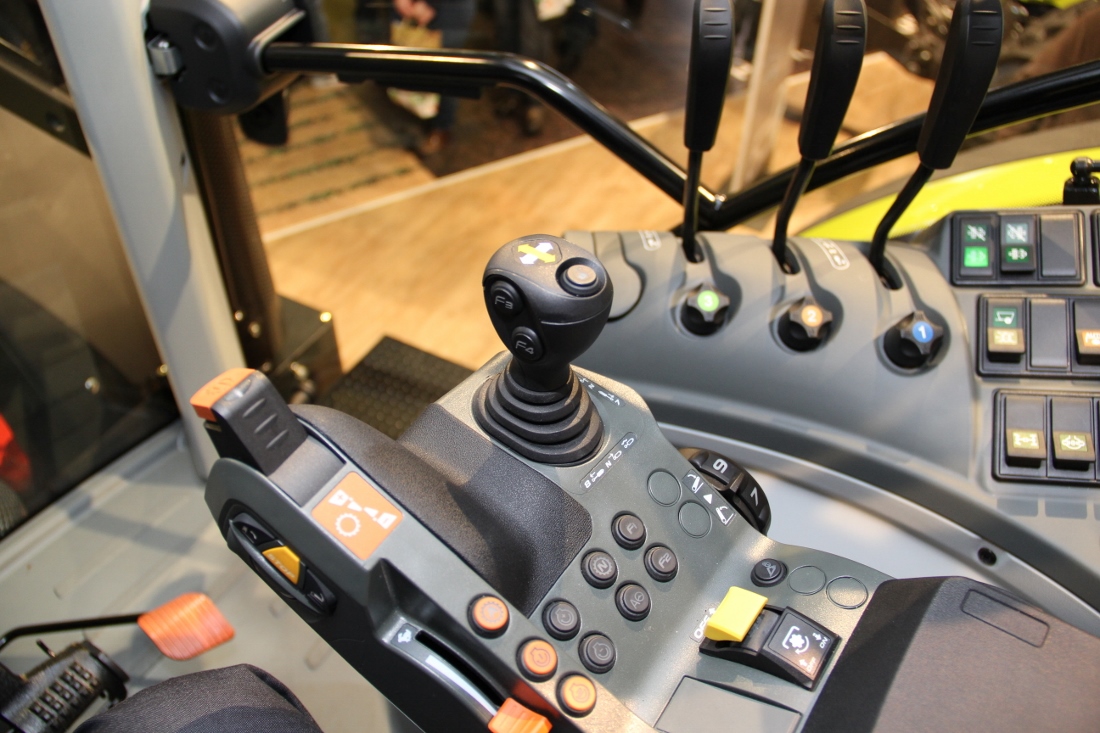 Claas Arion 500 i 600. Dżojstik Electropilot