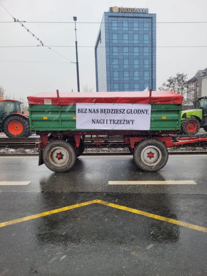 protest rolników w warszawie, siedziba pis, ustawa o ochronie zwierząt, agrounia