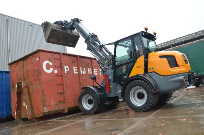 Giant V761T TELE. Ładowarka z przegubem i teleskopem