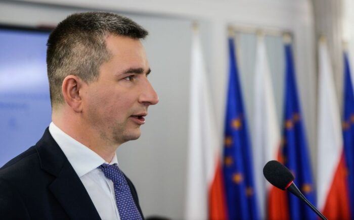 Zdaniem ministra Szczurka jest szansa na odmrożenie w 2016 roku płac w budżetówce.