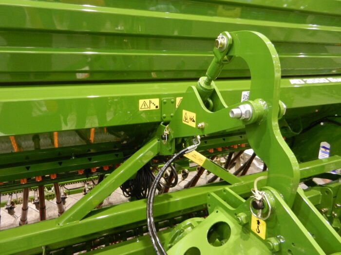 Agregat Amazone z hydraulicznym łącznikiem  górnym