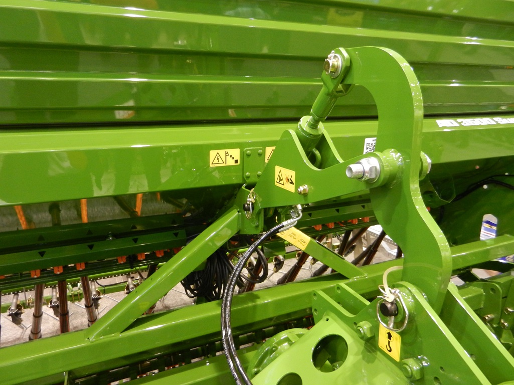 Agregat Amazone z hydraulicznym łącznikiem  górnym