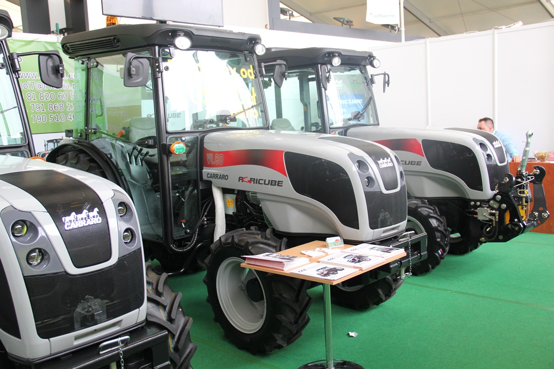 Grupa ciągników Carraro przeznaczonych do sadów i jagodników
