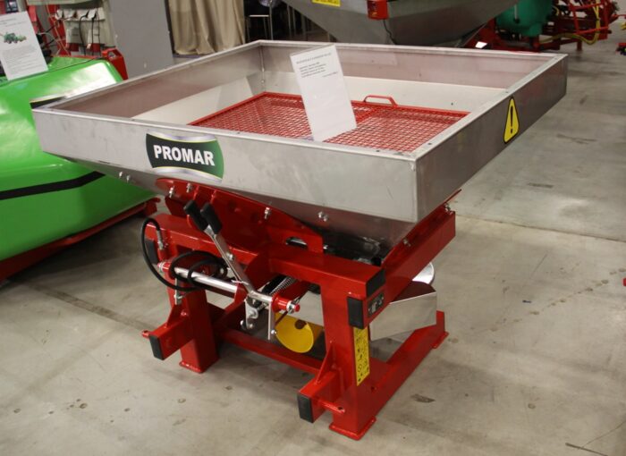 Rozsiewacz nawozów Promar Złotki z ocynkowanym zbiornikiem