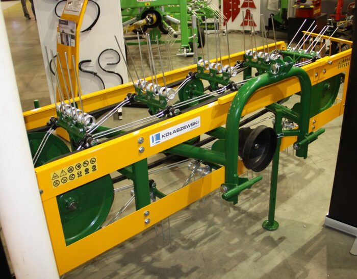 Przetrząsaczo-zgrabiarka pasowa Kołaszewski