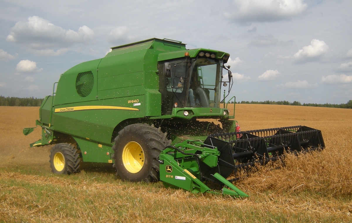 John Deere W440