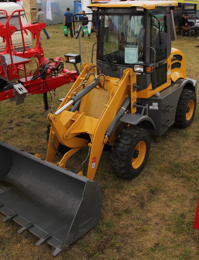 Ładowarka przegubowa CS 915