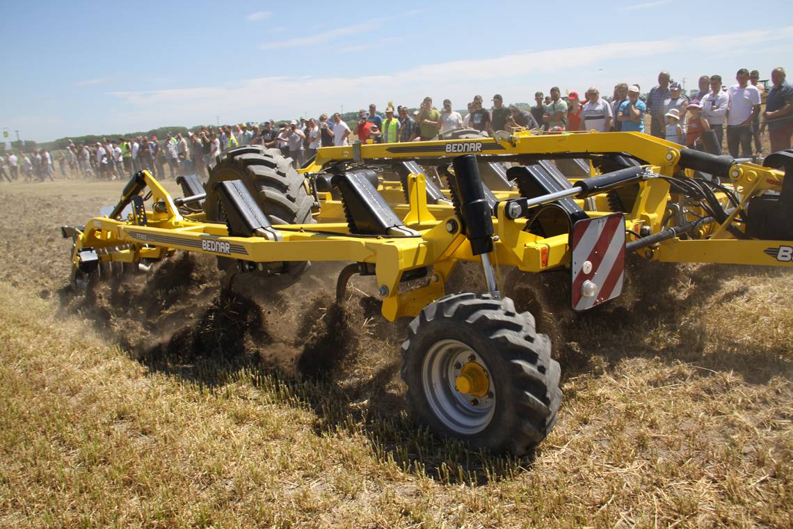 Uniwersalny agregat uprawowy Bednar Fenix FO 4000