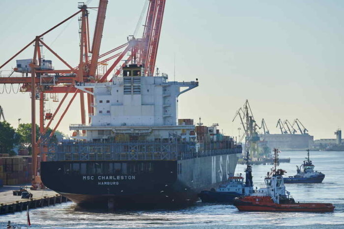 gdynia_port_kontenerowiec_pap