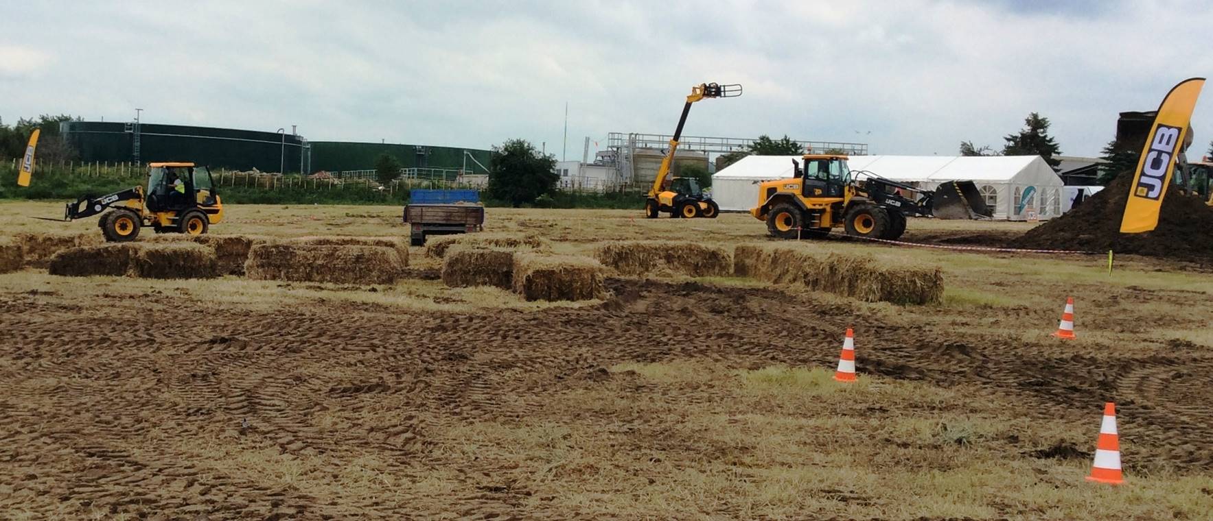 Maszyny JCB do załadunku różnych materiałów