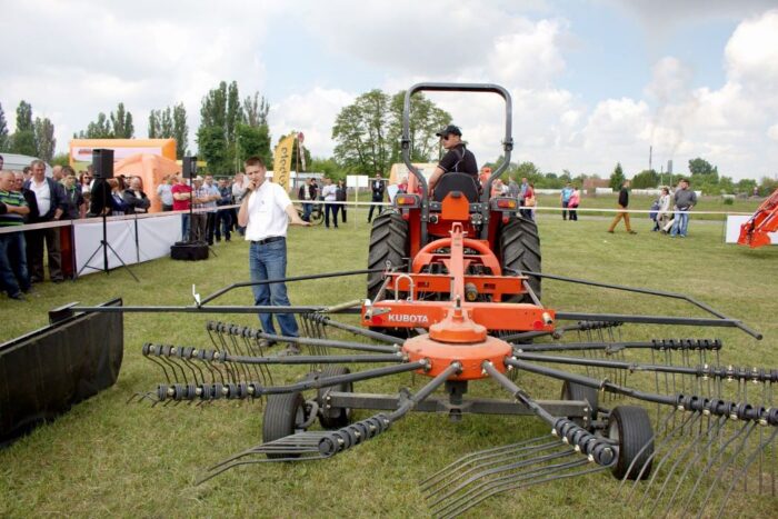 Zgrabiarka jednokaruzelowa Kubota RA1043