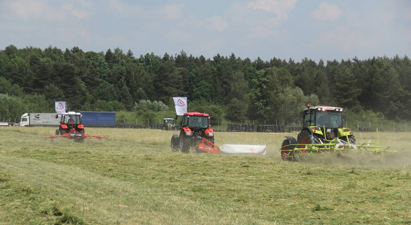 Pokazy maszyn zielonkowyuch na targach Opolagra 2015