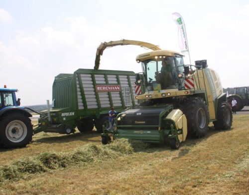 Sieczkarnia Krone Big X 700 i przyczepa Bergmann Repec X 32K