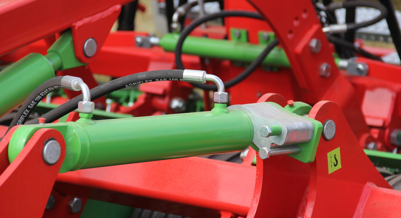 Agregat z hydropackiem ATH RS - siłownik głębokości roboczej