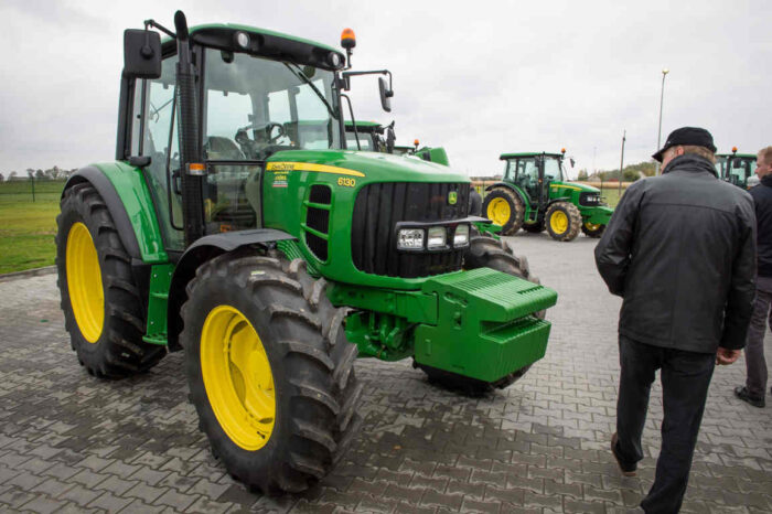 mlody_rolnik_pieniadze