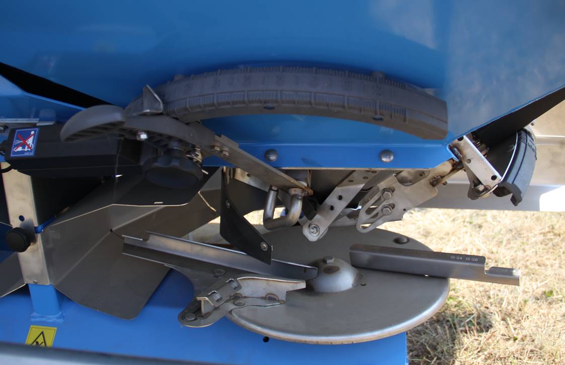 Rozsiewacz Rabe Adler DS 28 Vision_mechaniczna regulacja