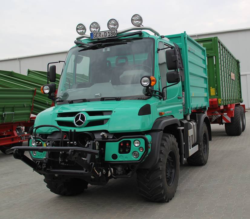 Unimog U 423, z przednim TUZ i WOM