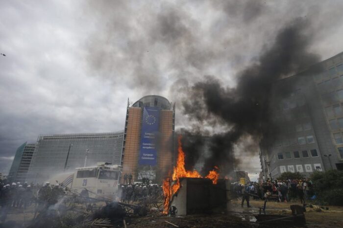 protest rolników w brukseli, rondo schumana, komisja europejska