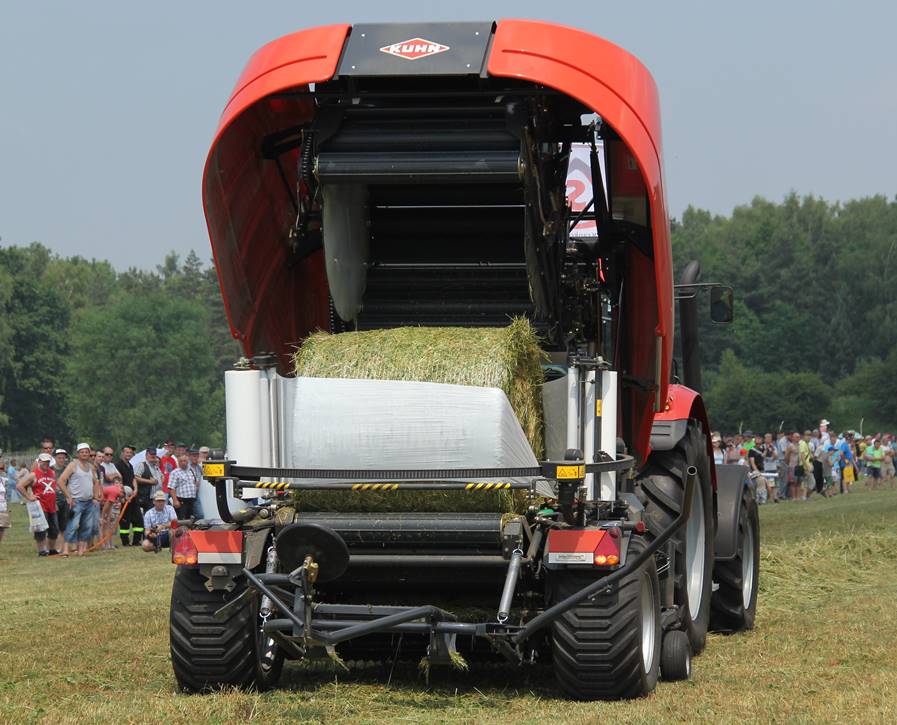 Kompaktowa prasoowijarka Kuhn i-Bio