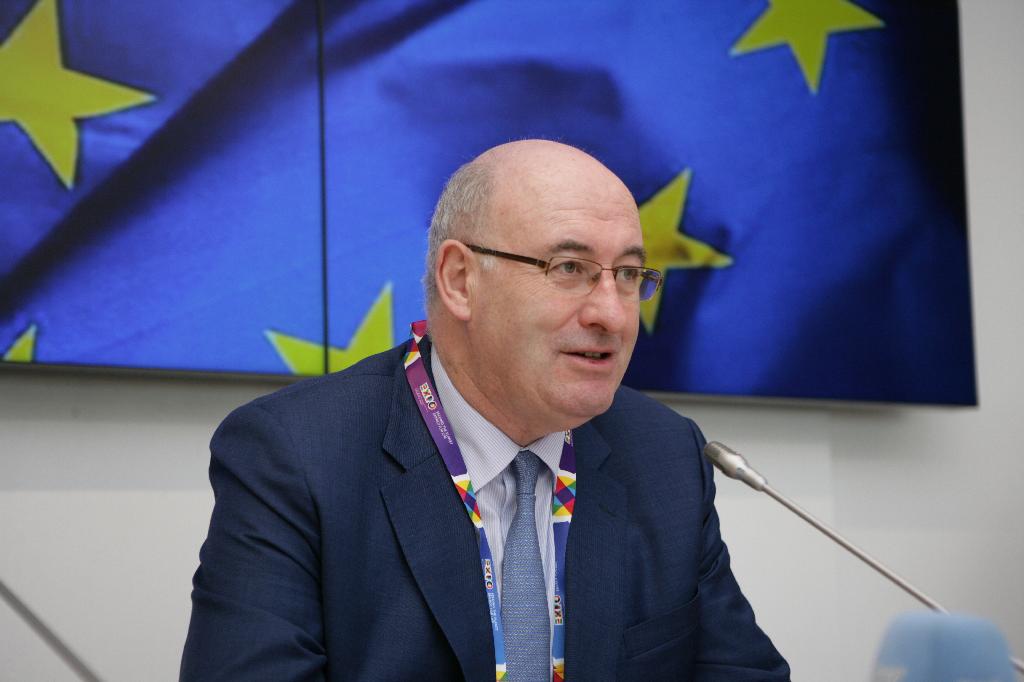 phil hogan, komisarz ds.rolnictwa, bruksela, dopłaty, pomoc dla rolnictwa