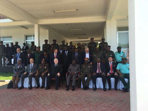 Ursus kontrakt w Tanzanii