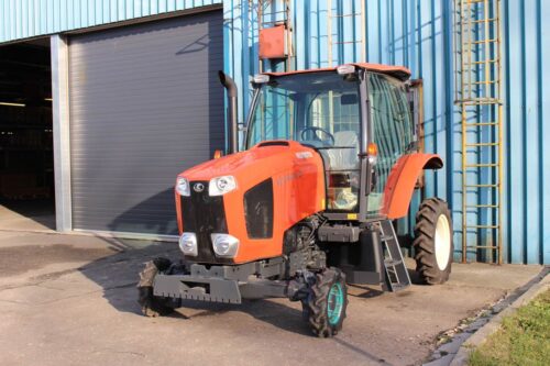 Kubota M135 GX-II na kołach montażowych