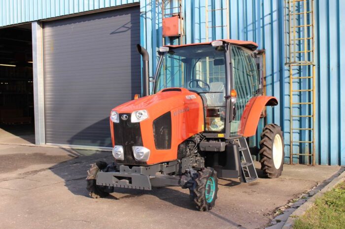 Kubota M135 GX-II na kołach montażowych