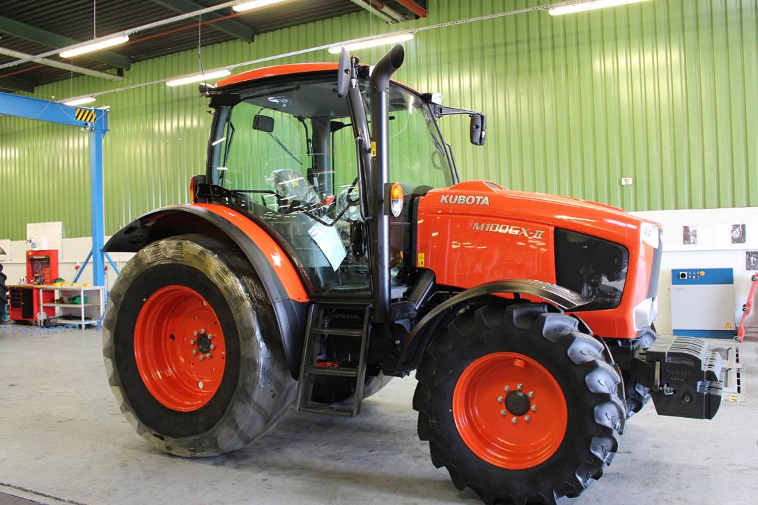 Kubota M100 GX-II