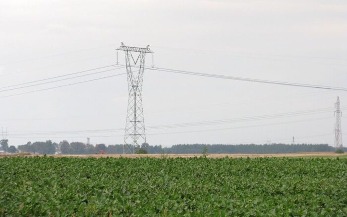 prąd,energia,słupy energetyczne,rolnicy,rolnictwo