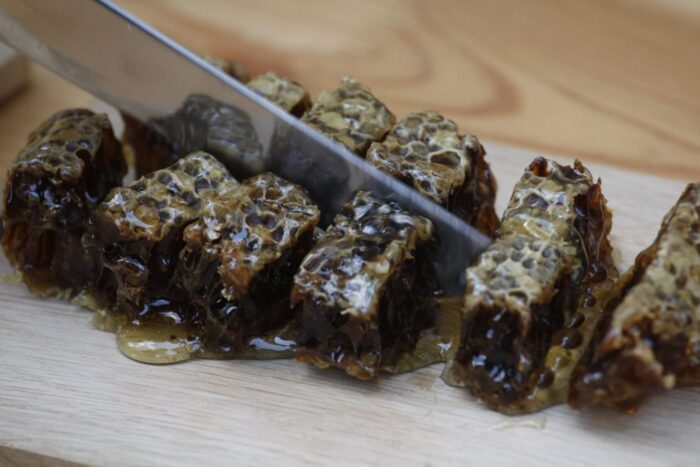 wosk pszczeli, pszczele produkty, miód, pszczoły