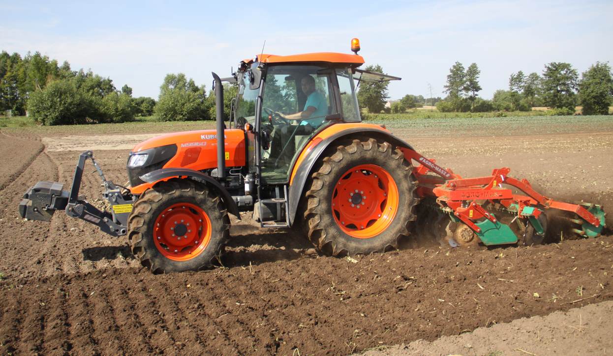 Kubota M9960