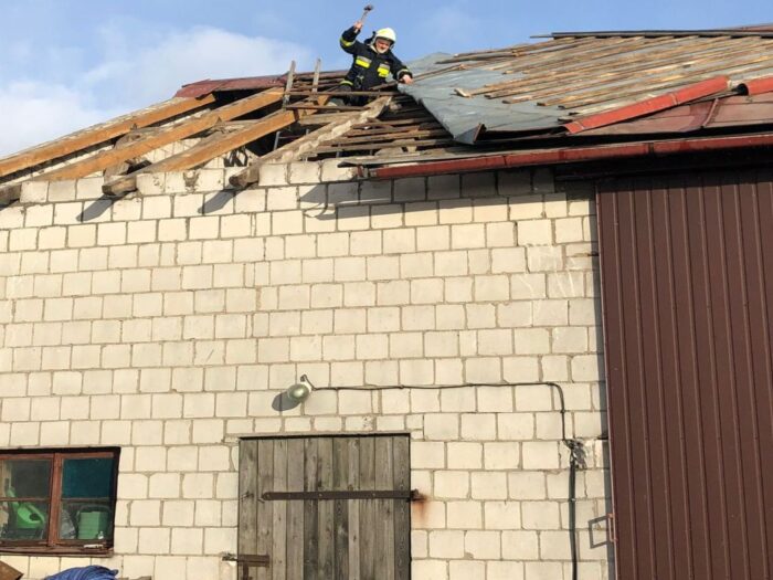 dach, obora, wichura