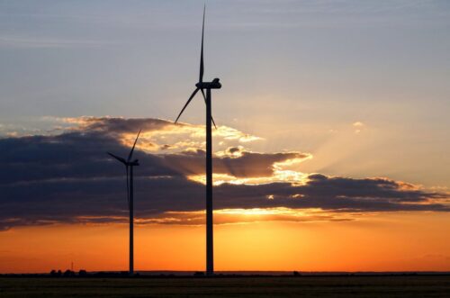 gospodarka niskoemisyjna, polityka klimatyczna, efektywność energetyczna, farma wiatrowa, panele słoneczne, pompa ciepła