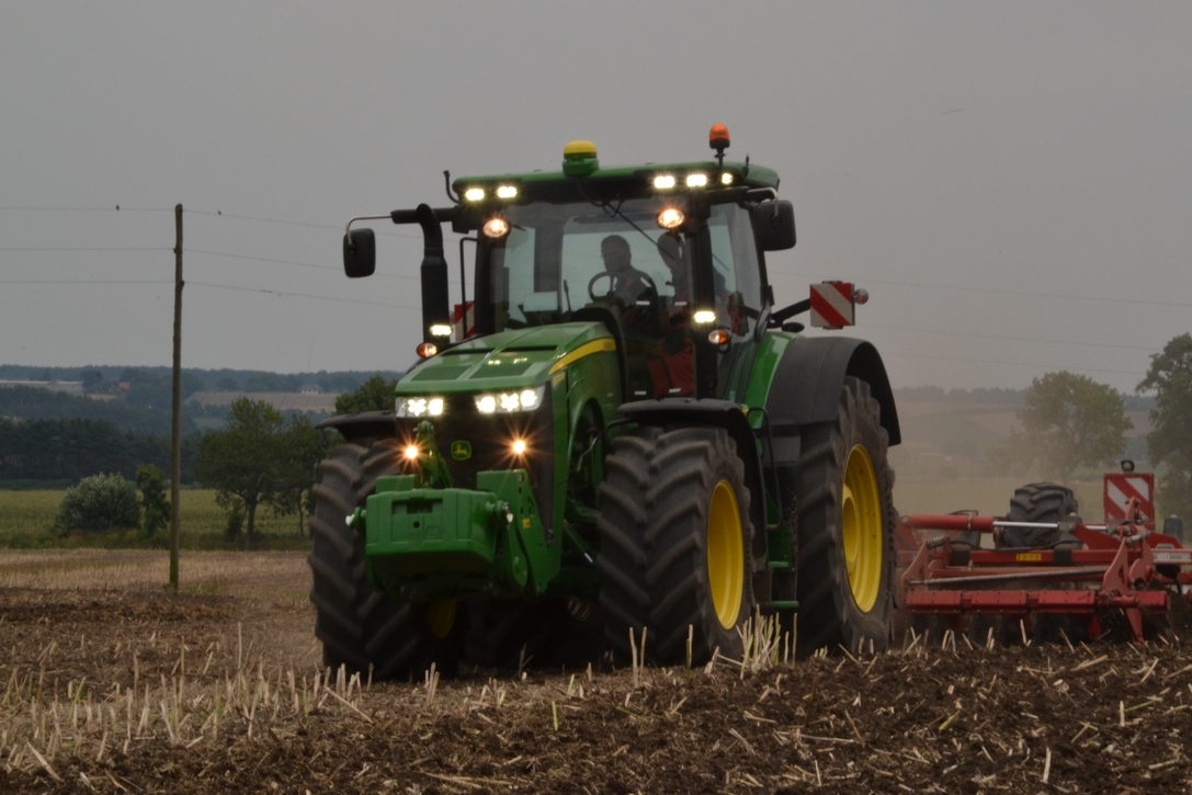 John Deere 8370R AutoPowr