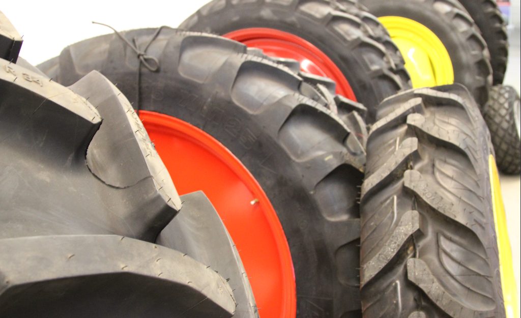 opony, sprzedaż, opony rolnicze, rolnictwo, ciągnik, traktor, kombajn, Polski Związek Przemysłu Oponiarskiego