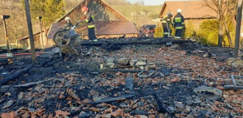 pożar gospodarstwa, świętokrzyskie, Kolonia Grzybów, straż pożarna, gowin, pomorze