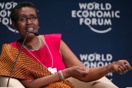 pozarządowa organizacja humanitarna oxfarm, Winnie Byanyima, światowe forum ekonomiczne