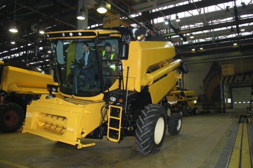 new holland, kombajn zbożowy, heder, fabryka new holland
