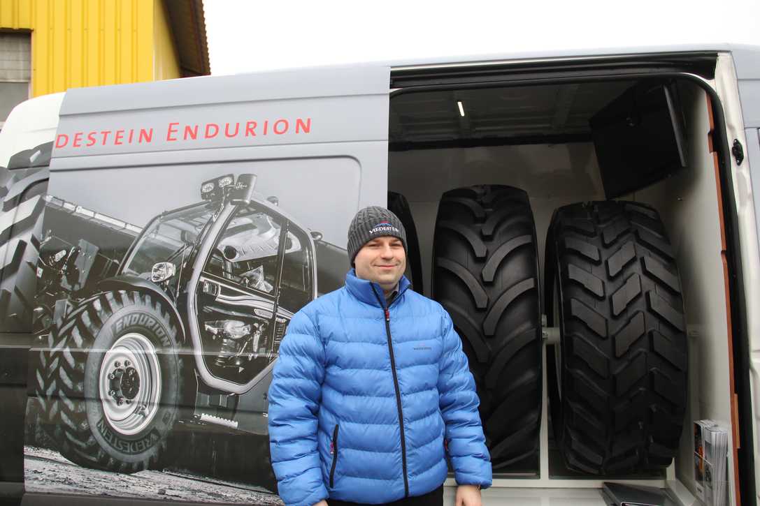 Paweł Gontarz przedstawiciel handlowy ds. opon rolniczych i przemysłowych marki Vredestein