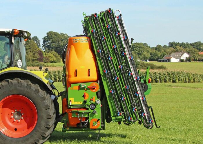 Opryskiwacz Amazone UF z belką 30 m